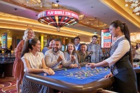 En yakın kasino, clint black blue lake casino, kockarnica u blizini centrale